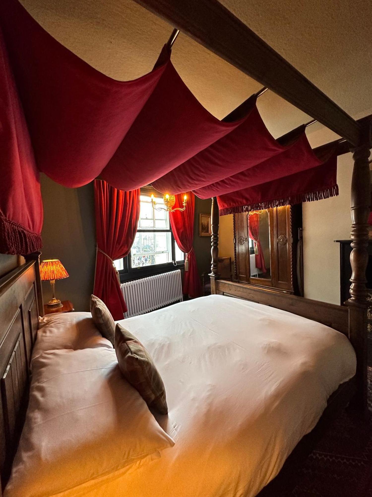 Hotel Golden Fleece 3*