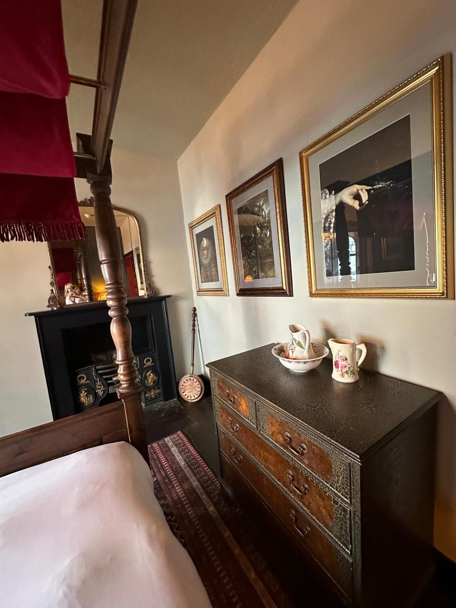 Golden Fleece Hotel 3*