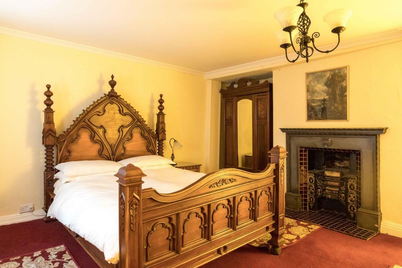 Golden Fleece Hotel